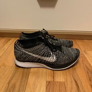 Nike Flyknit Racer Oreo
